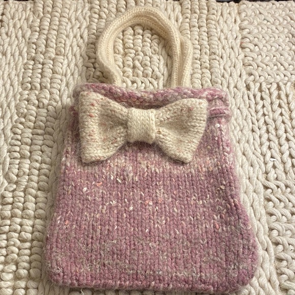 Hand-knit fuzzy tote bag - Picture 2 of 9
